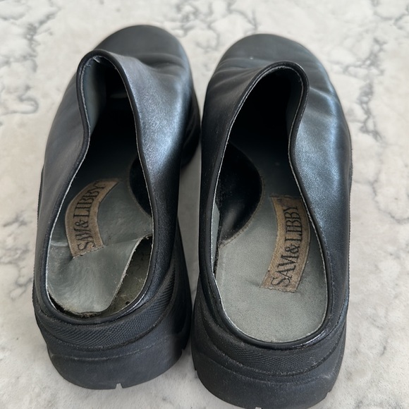 Used Slippers - Picture 2 of 2